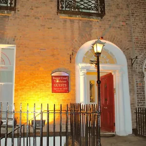 Baggot Court Townhouse *** Dublin