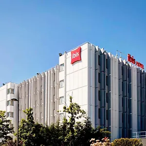 https://hotel-ibis-lyon-est-bron.hotels-rhonealpes.com